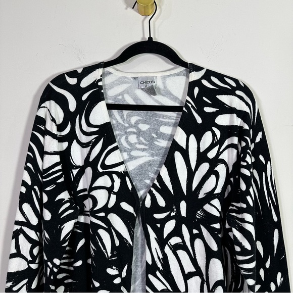 Chico's Black White Contrast Large Floral Print Cotton Blend Cardigan Sweater - Picture 2 of 5
